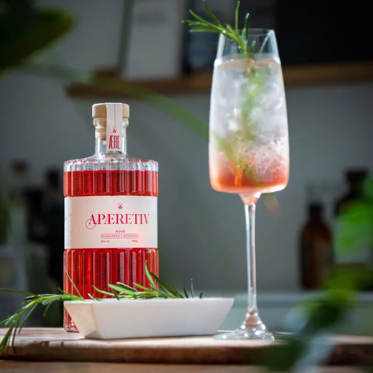 ÆRE Korn Likör & Rum<AERE Aperitif »Rosé«