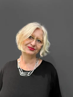 Antje Liebscher Goldschmiedeschmuck<Collier »Welle« aus Silber