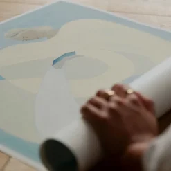 The Poster Club Wandbilder & Wanddekoration|Alle Werke<Lind, Sofia: »Hold You - Blue« mit Rahmen