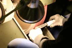 GÜDE Zubereiten & Servieren<Spickmesser aus Olivenholz