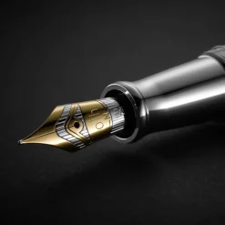 Otto Hutt Schreibwaren & Accessoires<ZEIT-Sonderedition »Design 04« Füllfederhalter