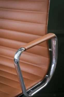 VITRA Sondereditionen|Schreibtischstühle<ZEIT-Sonderedition » Alu Chair EA 118«, poliert