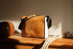 Zirkeltraining Sondereditionen|Umhängetaschen<ZEIT-Tasche »Kasten«, Schwarzer Gurt